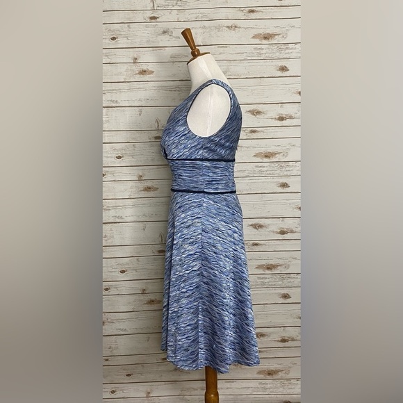 Kay Unger New York sleeveless surplice dress - Picture 3 of 7